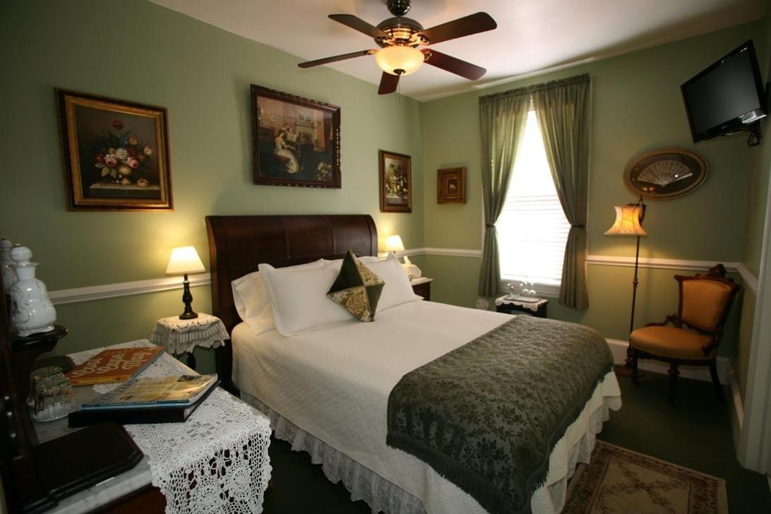 The Bacchus Inn Bed & Breakfast Кейп Мей Стая снимка