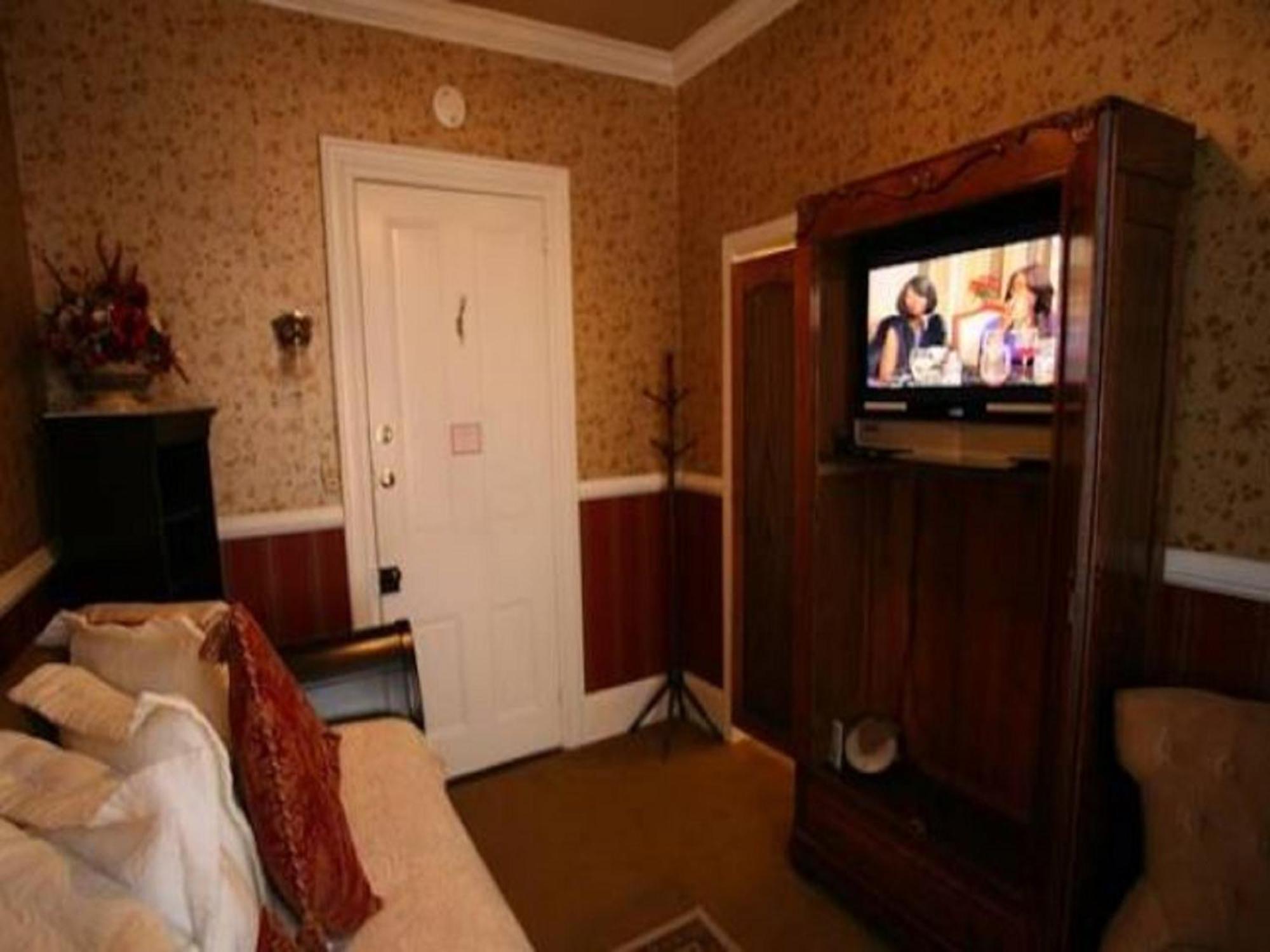 The Bacchus Inn Bed & Breakfast Кейп Мей Стая снимка